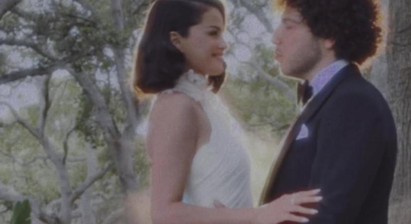 Selena Gomez ebben a csodálatos Ralph Lauren esküvői ruhában mondta ki a boldogító igent