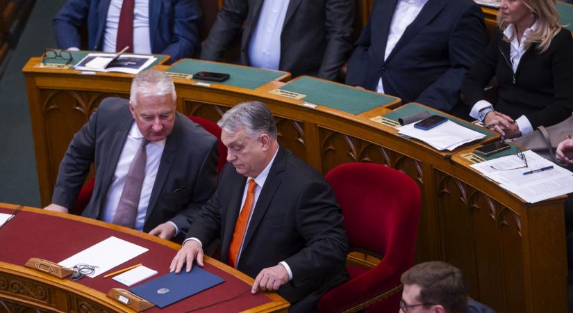 Fecseg a felszín, nem hallgat a mély