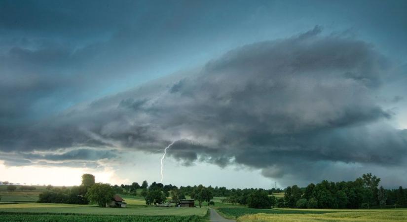 Ebbe nem lesz köszönet! Figyelmeztet a meteorológia zivatar, villámlás akár jégeső is előfordulhat