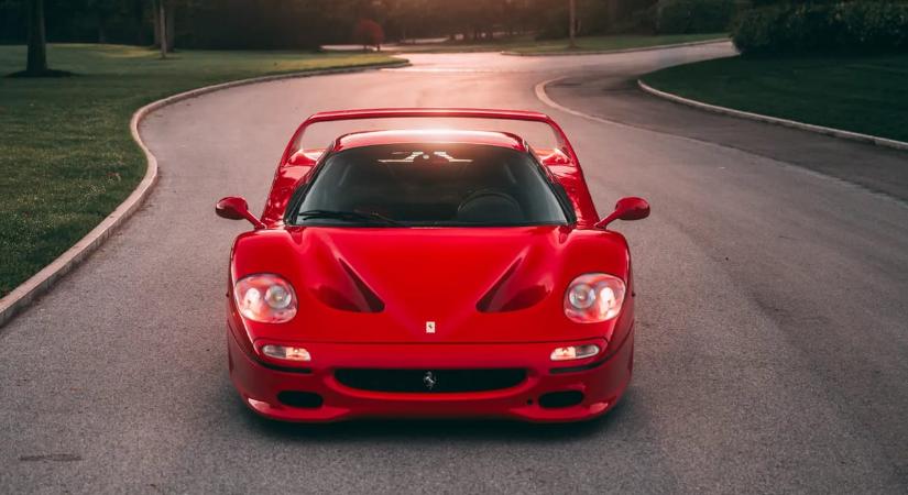 Milliárdosok előnyben: új gazdára vár egy Ferrari F50