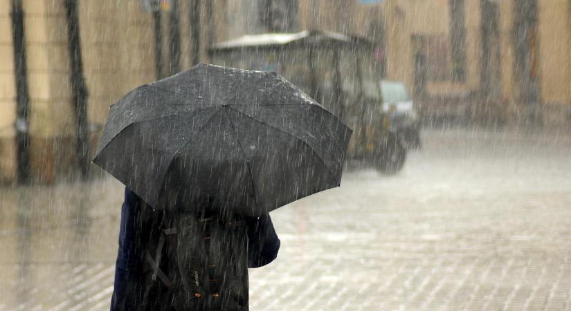 Sárgán villognak ezek a vármegyék: kiadták a riasztást a meteorológusok, ma ezeken a helyeken ázhatunk el