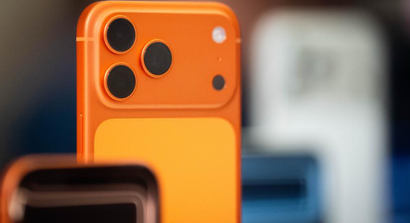 Így néz ki mikroszkóp alatt egy karcolás az iPhone csúcsmodelljén