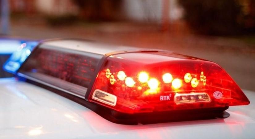 Fekete reggel a 6-oson: két fiatal rendőr vesztette életét a frontális ütközésben
