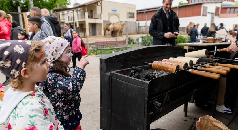 Pinkbe öltözik a kürtőskalács is