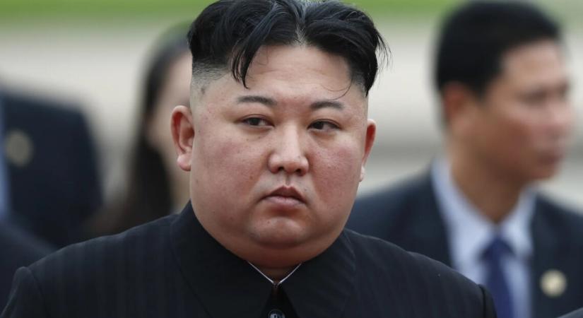 Kim Dzsongun elrendelte az atomfegyveres „pajzs és kard” megerősítését Észak-Korea védelmére