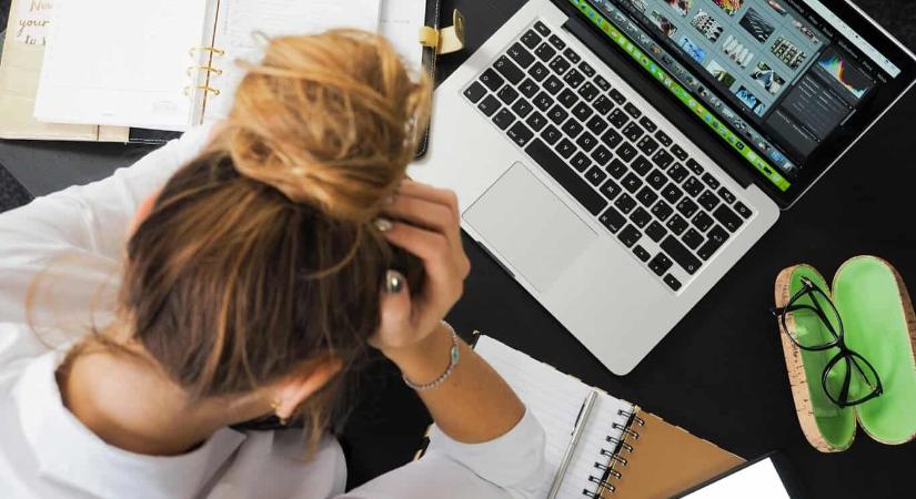 Önértékelési problémáid vannak? – Akkor ez a kiadvány érdekelhet!