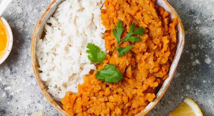 Krémes sárgaborsócurry kókusztejjel: őszi kényeztetés 40 perc alatt