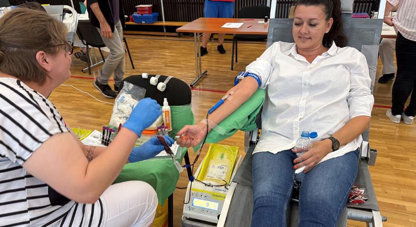 A Békés vármegyei rendőrök ismét bizonyították emberségüket – több százan adtak vért az év során
