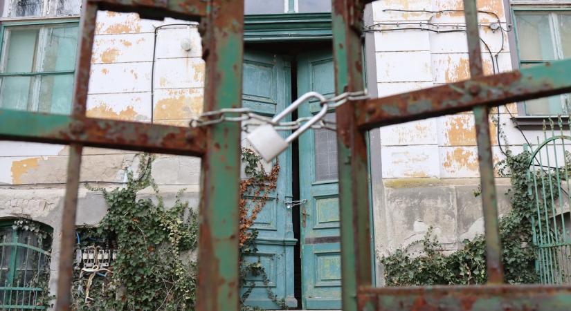Egykor árvaház és kórház, ma üres falak várnak: harmadik alkalommal eladó a nagy múltú épület