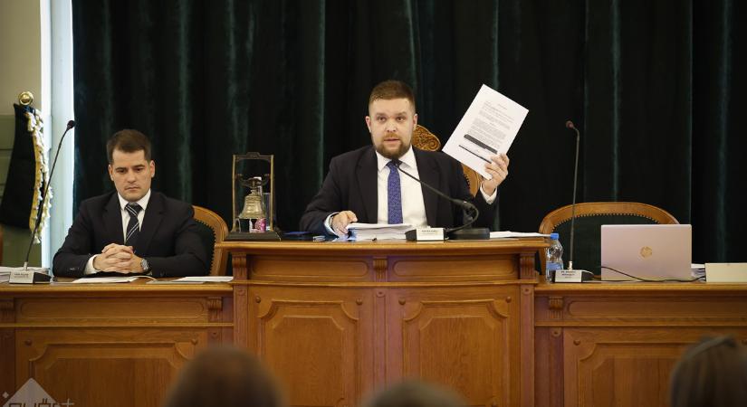 Mandiner: Nagy kárt okozott a baloldali polgármester döntése, amely ráadásul jogilag is gyenge lábakon áll