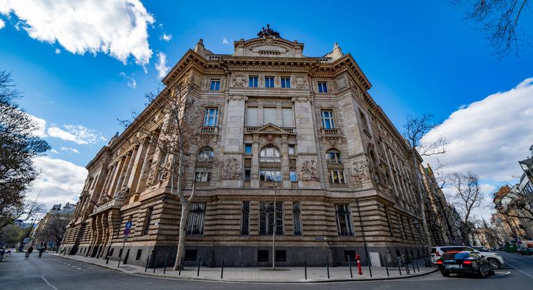 Itt a Magyar Nemzeti Bank válasza a jövőre, már a saját szemünknek sem hihetünk