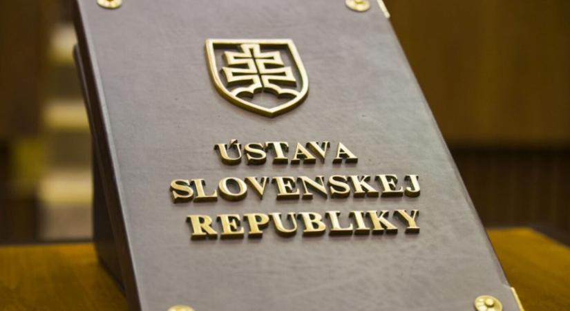 Civilek tiltakoznak az alkotmánymódosítás ellen, már több százan csatlakoztak
