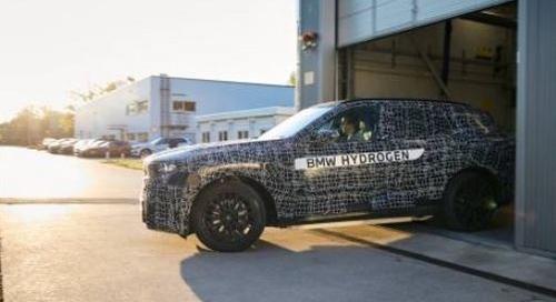 Hydrogen hajtású BMW iX5