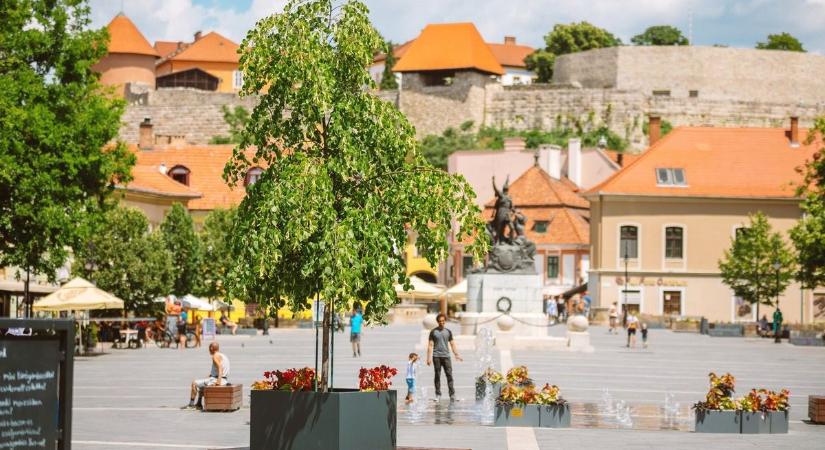 Hihetetlen felfedezés – A világsztár hasonmása egy egri kávézóban tűnt fel