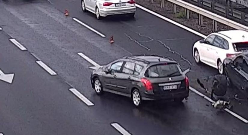 Fantomdugó - A skodás ostobasága súlyos balesetet okozott az M1-esen - videó