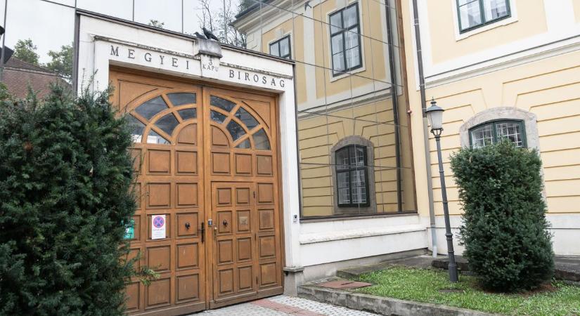Kasszafúrók a zalai városban: bőröndbe rakták, hazavitték a széfet, s még engedély nélküli pisztoly is volt náluk