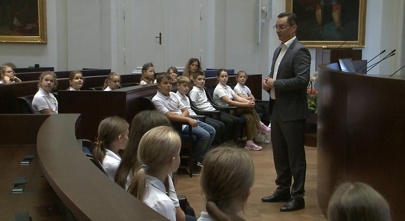 Ki szeretne polgármester lenni? Pályaorientációs napon vettek részt a debreceni iskolások a Régi Városházán
