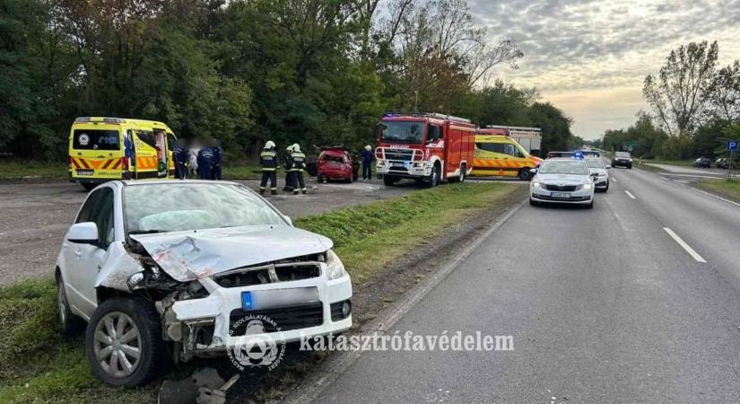 Frontális baleset és kigyulladt épület – mozgalmas volt a hétvége a tűzoltóknál