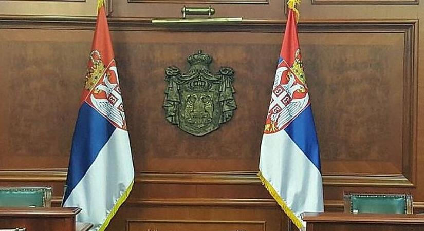 Az állam pénzén vásárolt parfümöt, ékszert, fizetett szállodát az ügyész