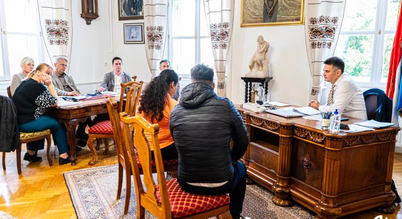 Az ATEV volt igazgatója is felkereste a polgármestert fogadóóráján
