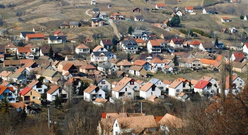 Megkezdődött a várromok felújítása