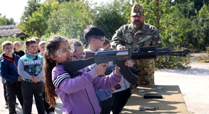 Ismét megnyílt a taszári laktanya, katonák érkeztek a helyszínre