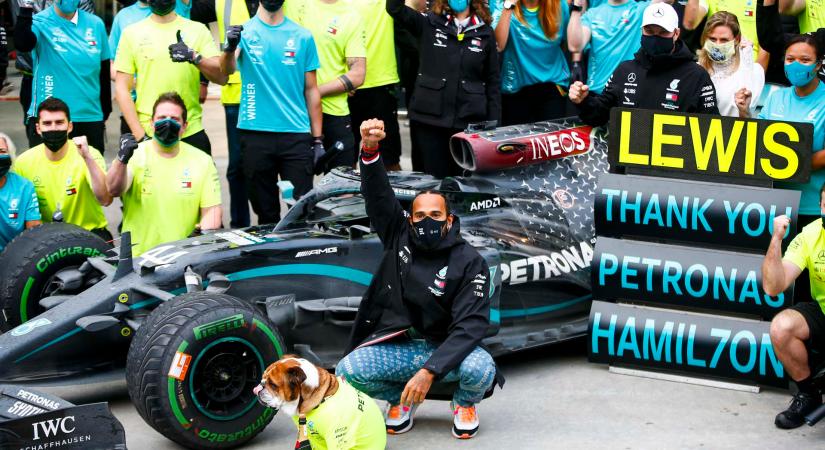 Gyászol Lewis Hamilton: „Meg kellett hoznom életem legnehezebb döntését”