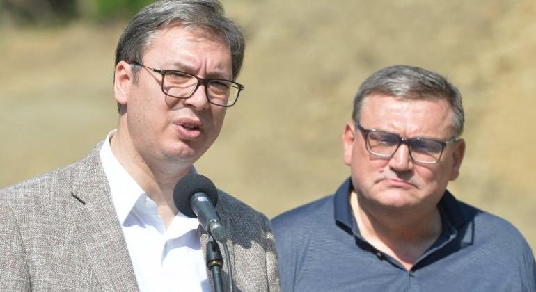 Rendőrök evakuálták egy kávézóból a Putevi Srbije igazgatóját (Videó)