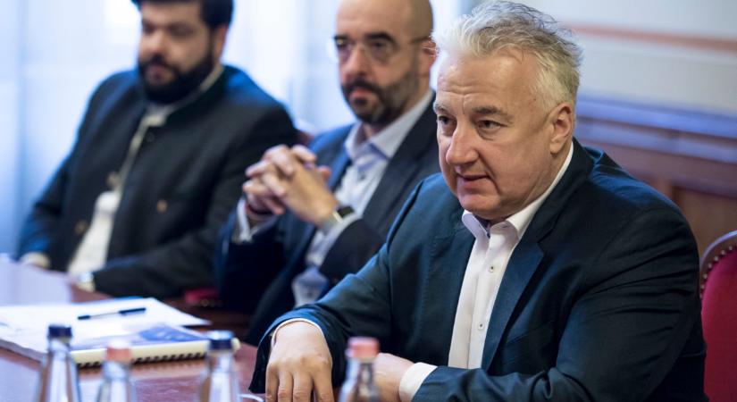 „Szégyen és gyalázat!” – A kormánypártok leszavazták a parlamenti vizsgálóbizottság ötletét a Szőlő utcai botrány ügyben