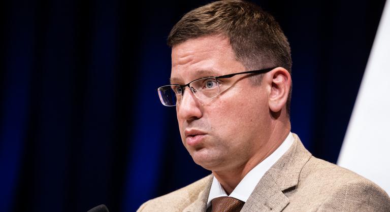 Gulyás Gergely tömeggyilkos nagyapát emlegetve szólt be Dobrev Klárának