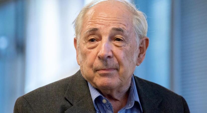 Meghalt John Searle, a filozófus, aki megmutatta, hogy a mesterséges intelligenciának nem lehet tudata