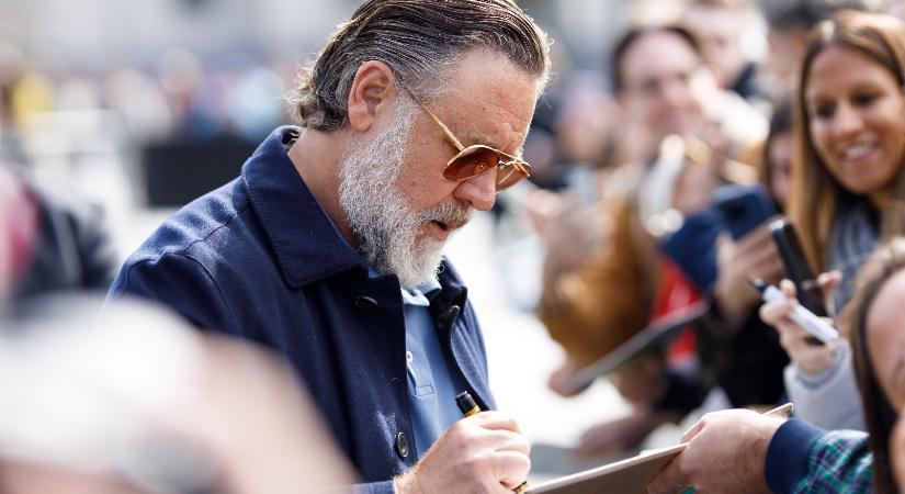 A 61 éves Russell Crowe újra a reflektorfényben: drámaian lefogyott