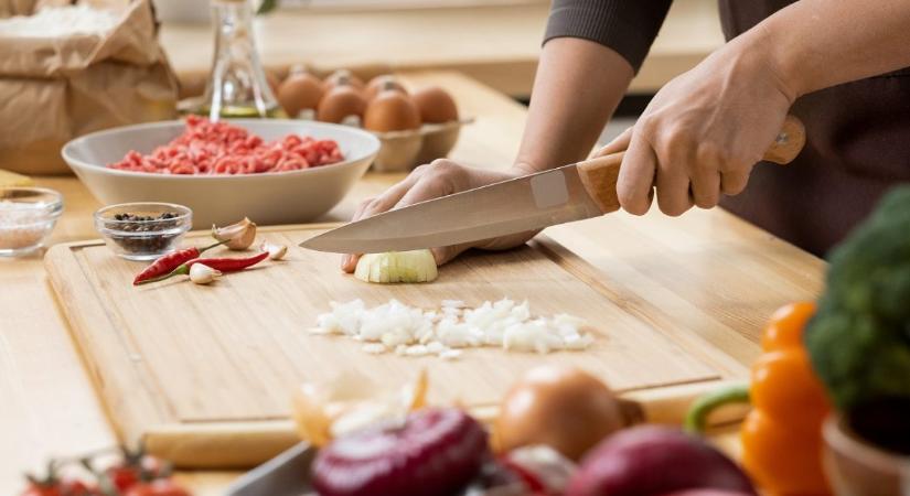 Könnymentes hagymaszeletelés – orvos árulta el a titkot