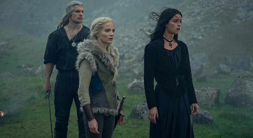 Nem csak a nézők, Anya Chalotra is sajnálja, hogy Henry Cavill otthagyta a Vajákot
