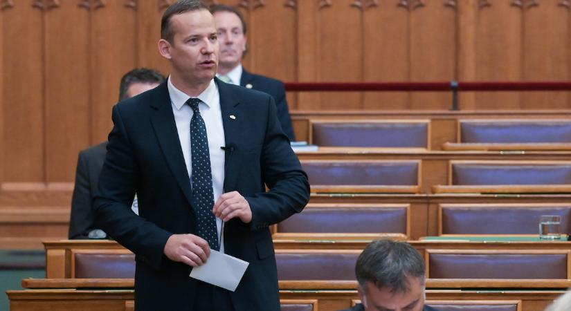 Toroczkai László nekiment a „hazug, manipulatív” közvélemény-kutató cégeknek