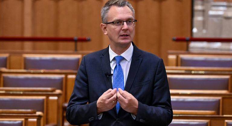 „Nézzen a szemembe!” – kiabálásig fajult a Szőlő utcai ügy a parlamentben