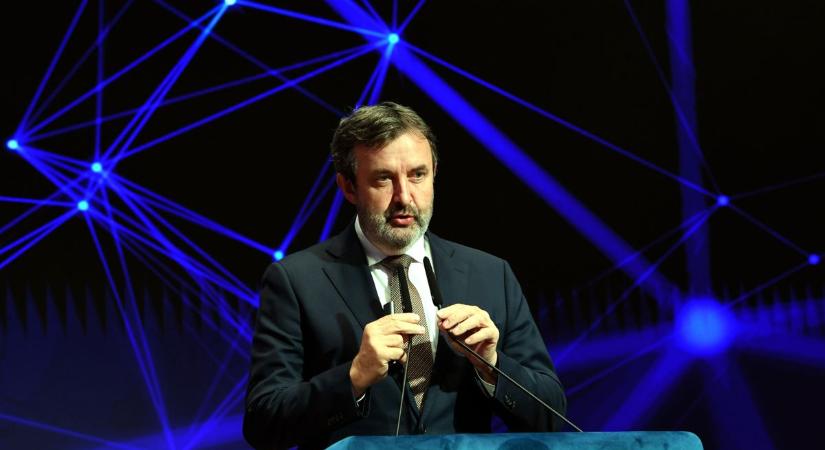 Magyarország előtt nincs B-terv: Palkovics szerint az MI-forradalomban most kell lépni – százmilliárdokat mozgatna meg a kormány