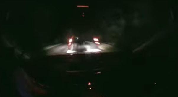 Videó: elvakították szemből, vakon rohant egy előtte veszteglő autóba egy sofőr Cegléd közelében
