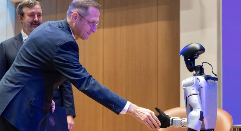 Varga Mihály mondta el, mennyi munkahelyet vehet el 2030-ra itthon a mesterséges intelligencia