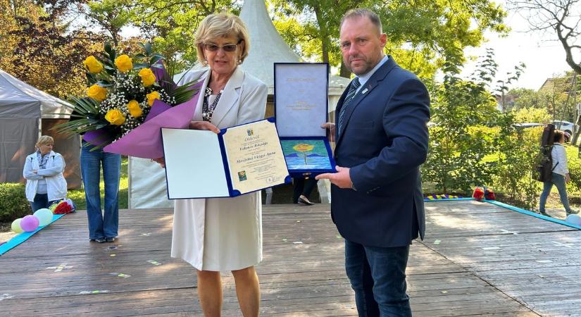 "Közénk tartozol" - rózsatő minden velencei babának