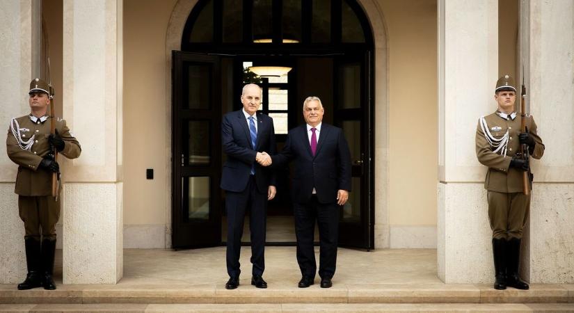 Orbán Viktor a török házelnökkel tárgyalt a Karmelitában