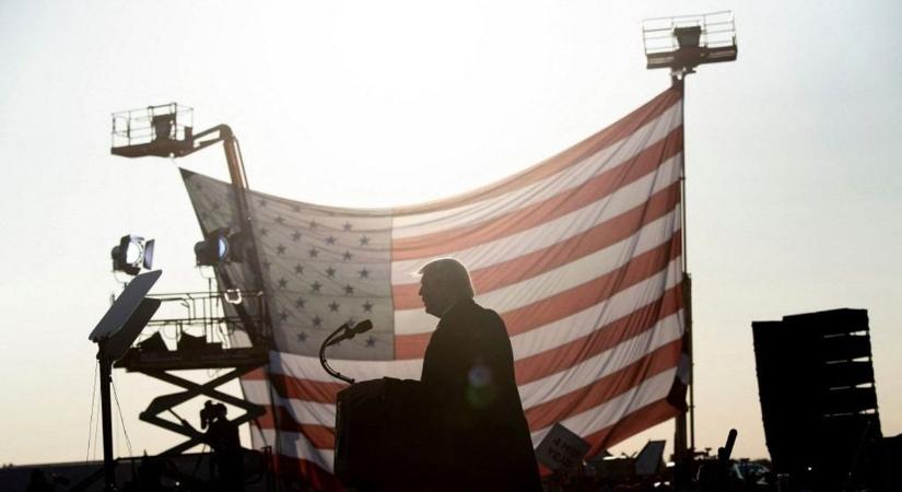 Trump tombol és újabb vámokat jelentett be, elege van abból, hogy meglopják Amerikát