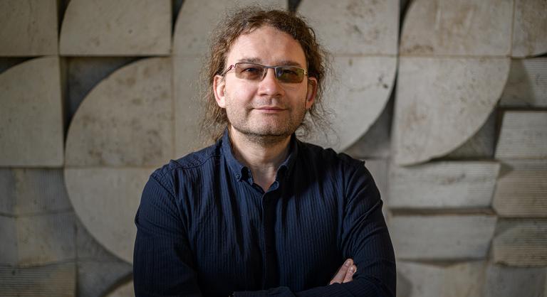 Rab Árpád jövőkutató az Indexnek: A gépeket már felokosítottuk, ideje magunkat is