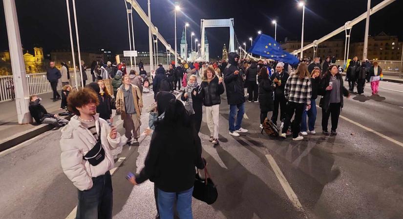 84 helyett 10 ezer forintos büntetést szabott ki a bíróság a hídfoglaláson elállított nőre