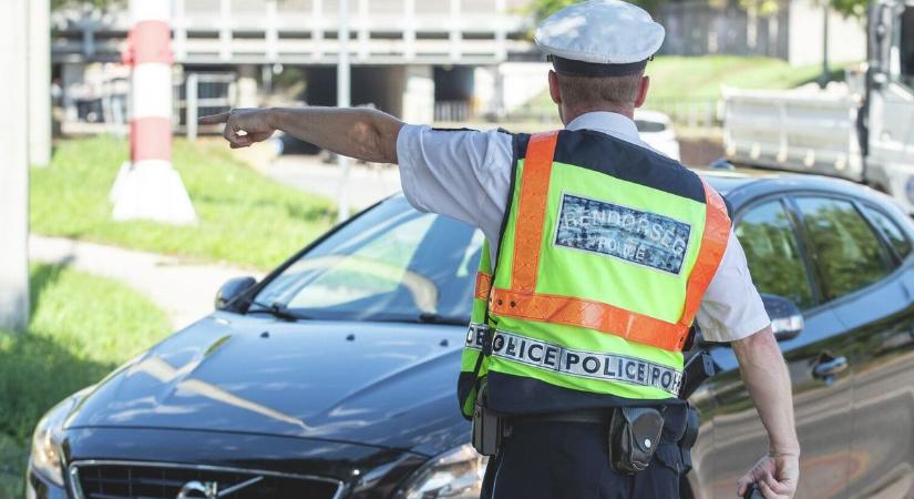 Vesztére volt türelmetlen a jászalsószentgyörgyi sofőr, Újszászon kapcsolták le