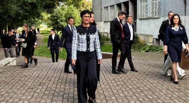 Ukrajna elvégezte a házi feladatot a nemzeti kisebbségek jogainak biztosítását illetően, az EU bővítési biztosa szerint