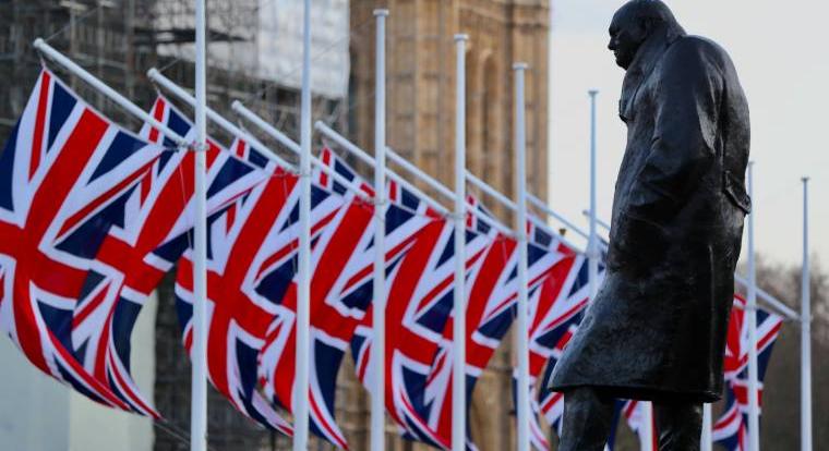 Digitális személyazonosítóval lépne fel a csalások ellen a brit kormány