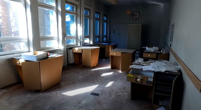 Gigantikus méretű elhagyatott iskolát találtak Magyarországon, bementek és ledöbbentek, amit ott találtak