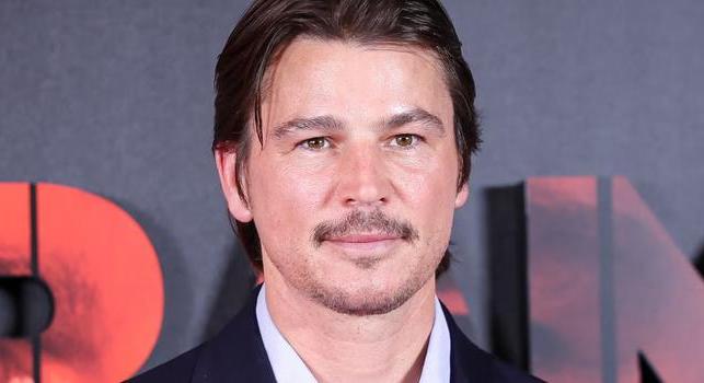 Josh Hartnett autóbalesetet szenvedett egy netflixes miniszéria forgatása idején