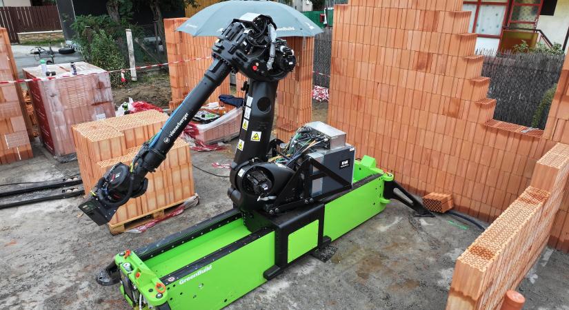 Robot húzta fel egy családi ház falait Budapesten